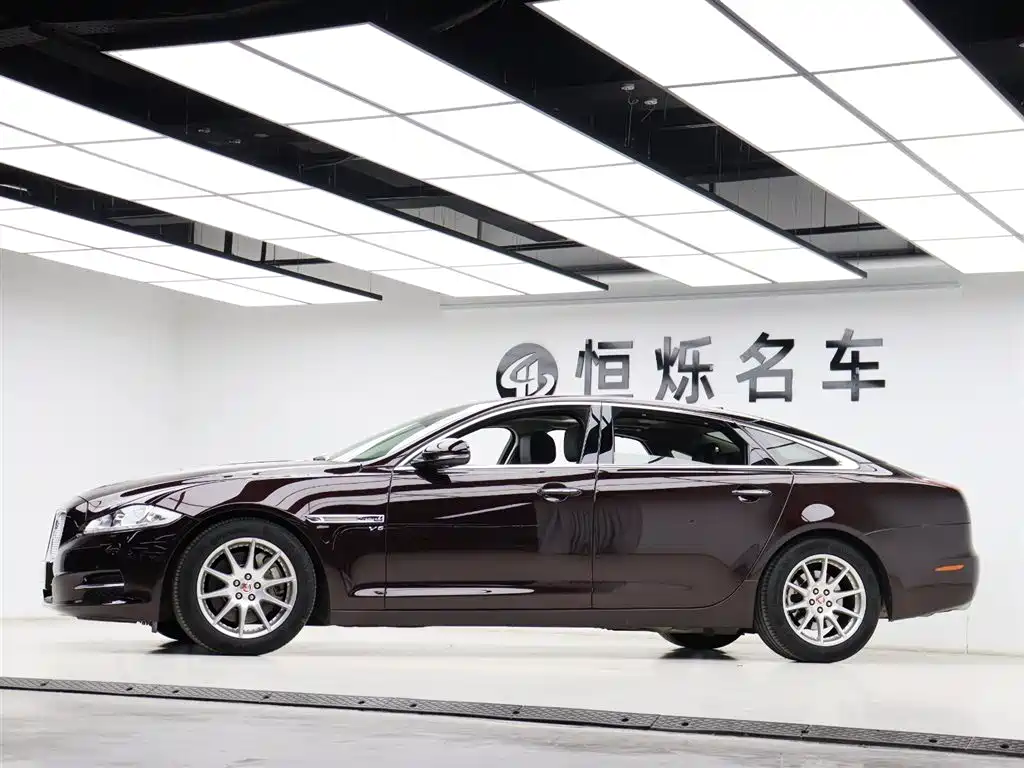 Jaguar XJ 2014 — фото 35