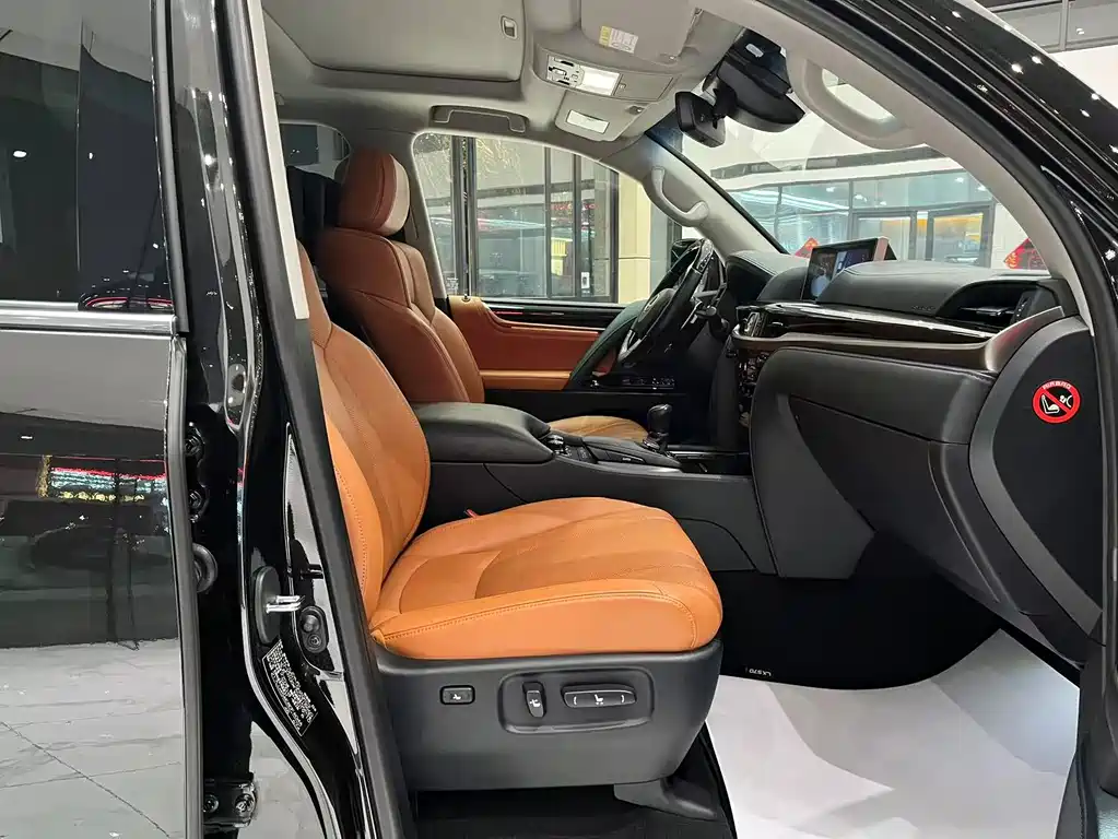 Lexus LX 2019 — фото 11