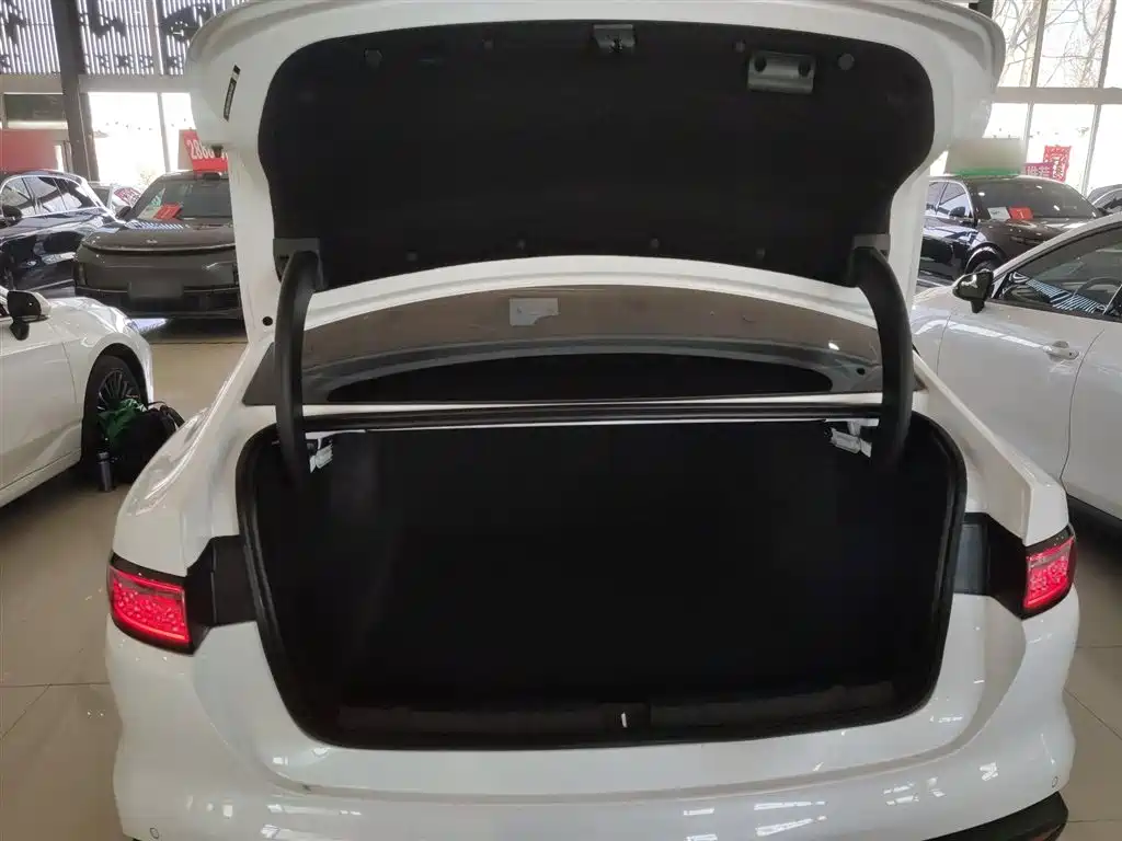 BYD Seal 05 DM-i 2025 — фото 19