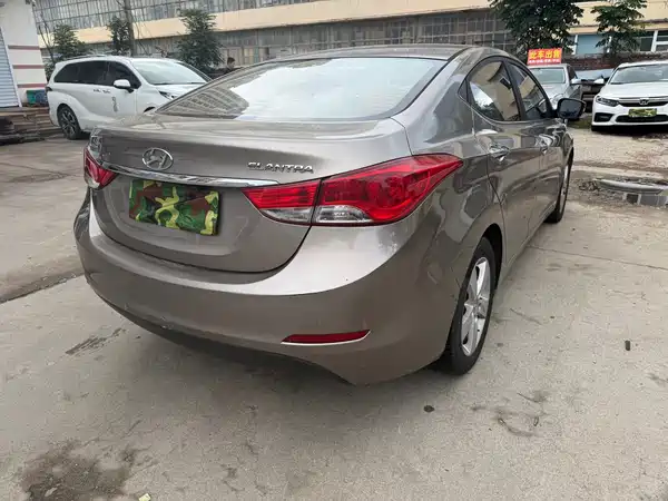 Hyundai Elantra Langdong 2012