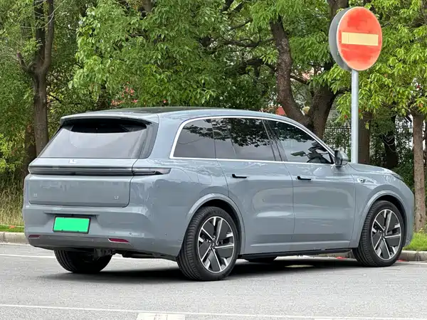 Li Auto L8 2025