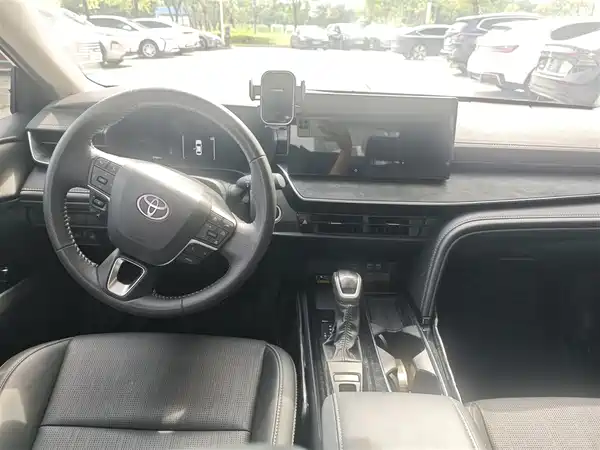 Toyota Camry 2025