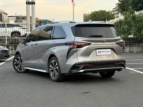 Toyota Granvia 2023