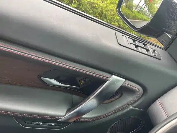 Land Rover Discovery Sport 2021