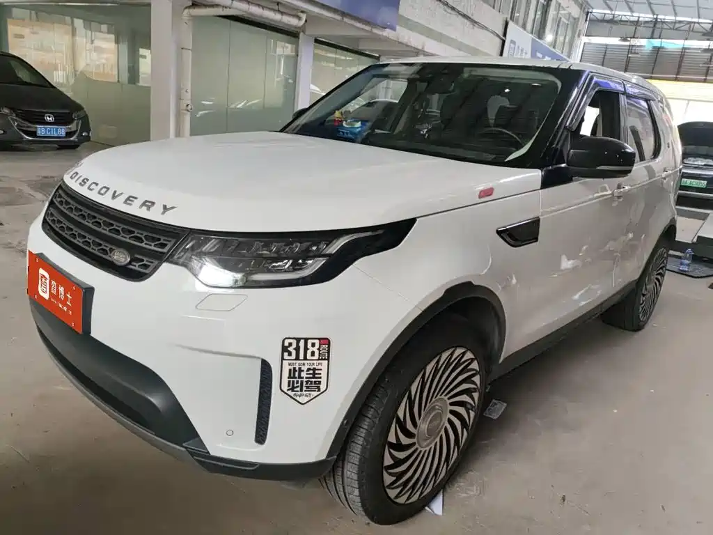 Land Rover Discovery 2019 — фото 1