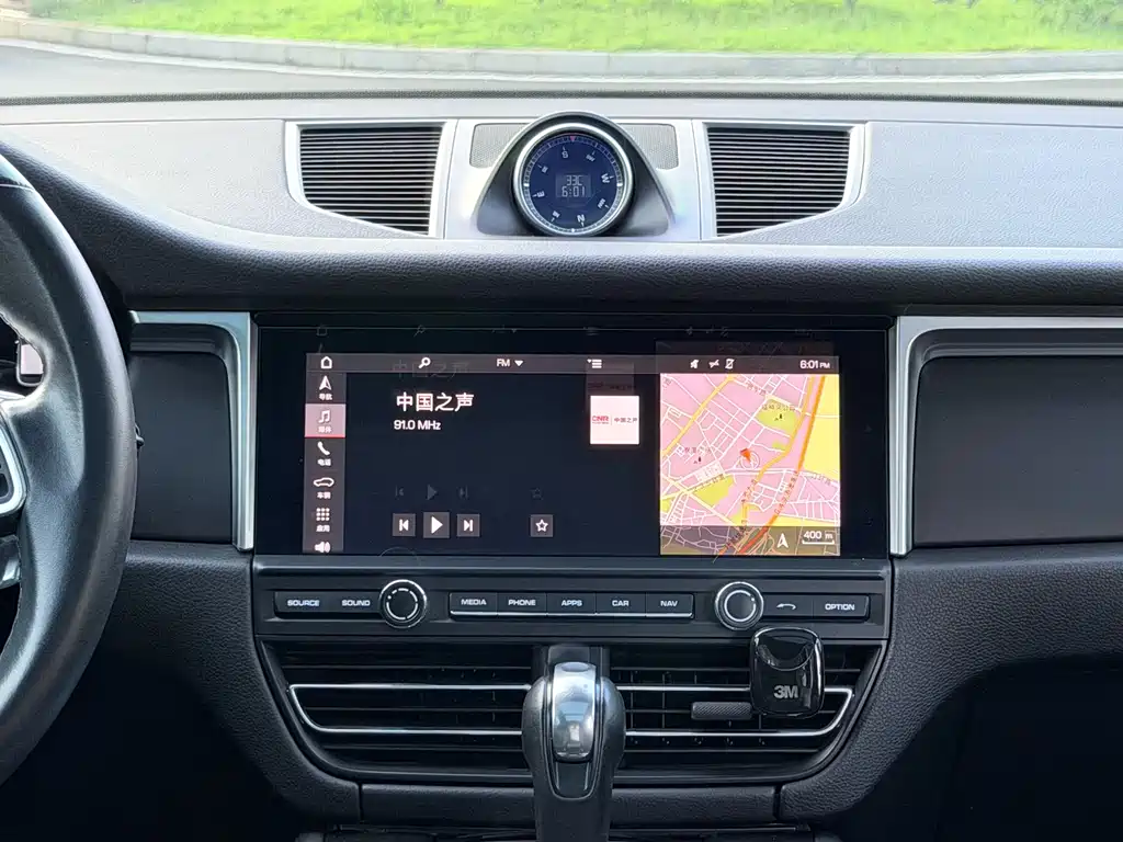 Porsche Macan 2018 — фото 16