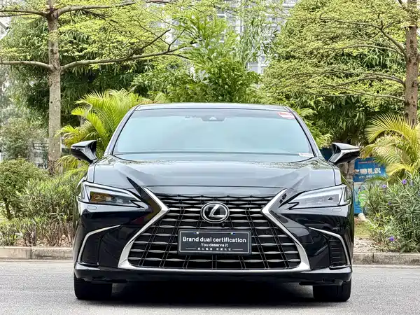 Lexus ES 2025