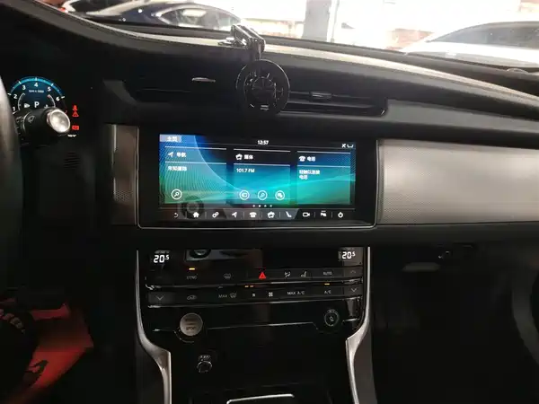 Jaguar XFL 2020