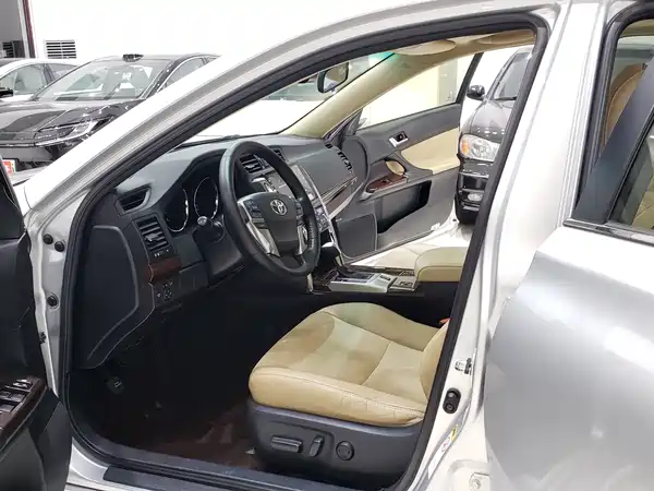 Toyota Reiz 2014