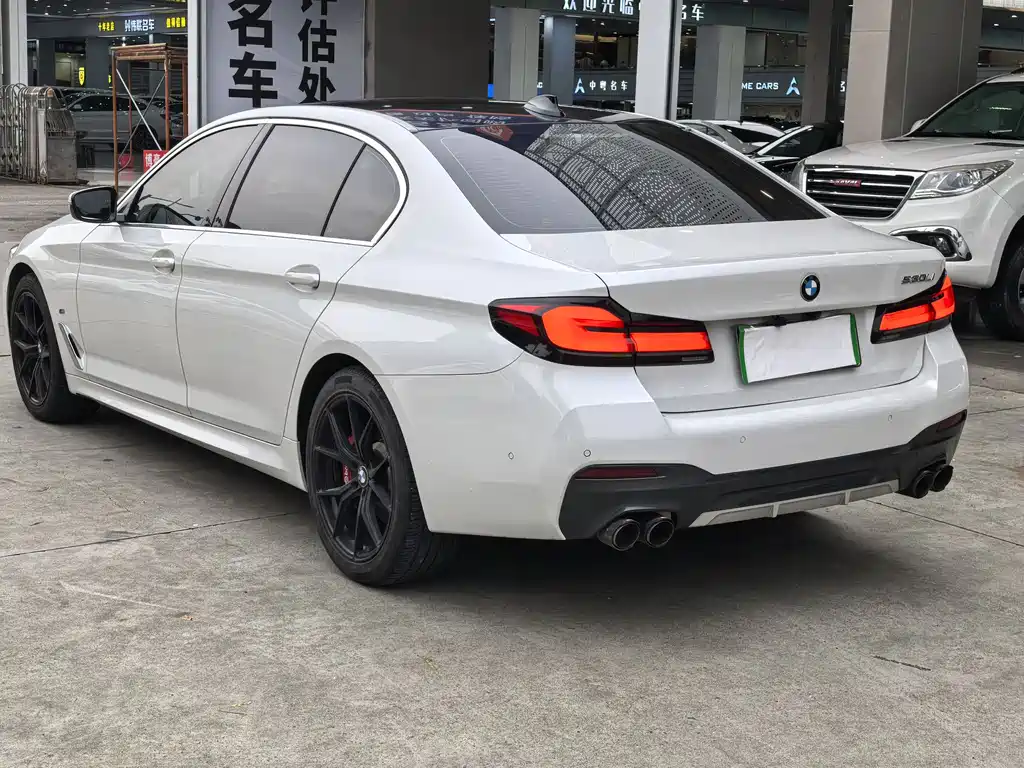 BMW 5 Series 2021 — фото 10