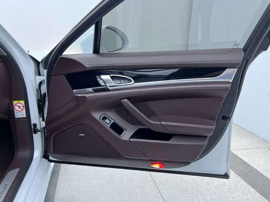 Porsche Panamera 2016 — фото 25