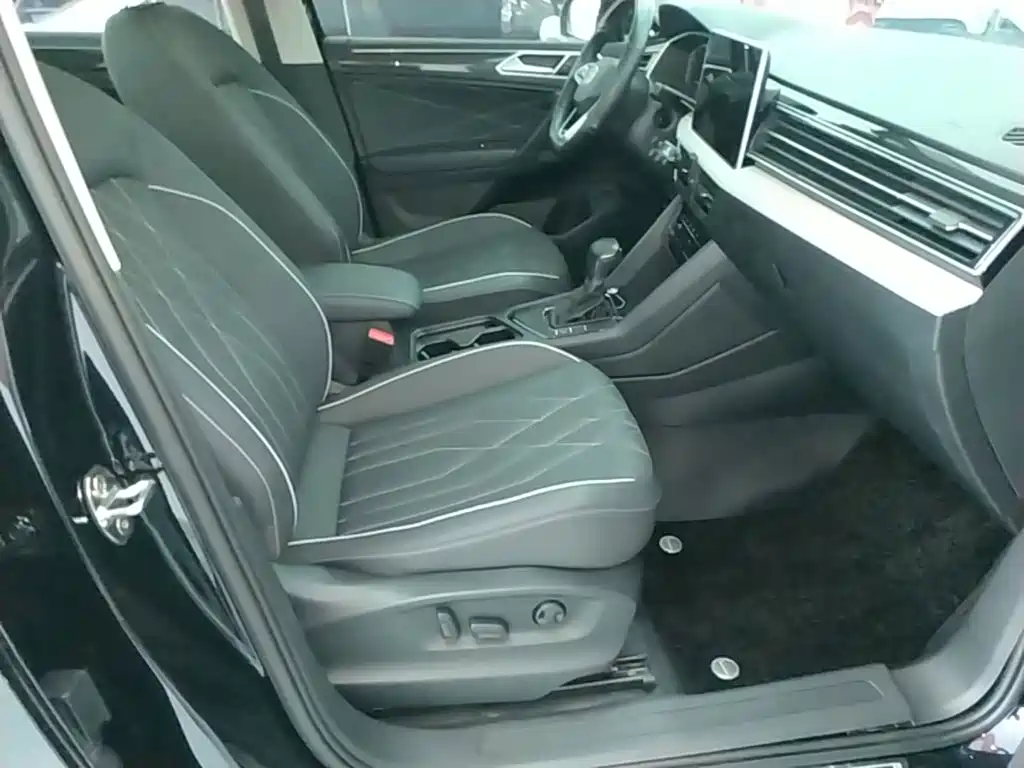 Volkswagen Tiguan L 2023 — фото 25