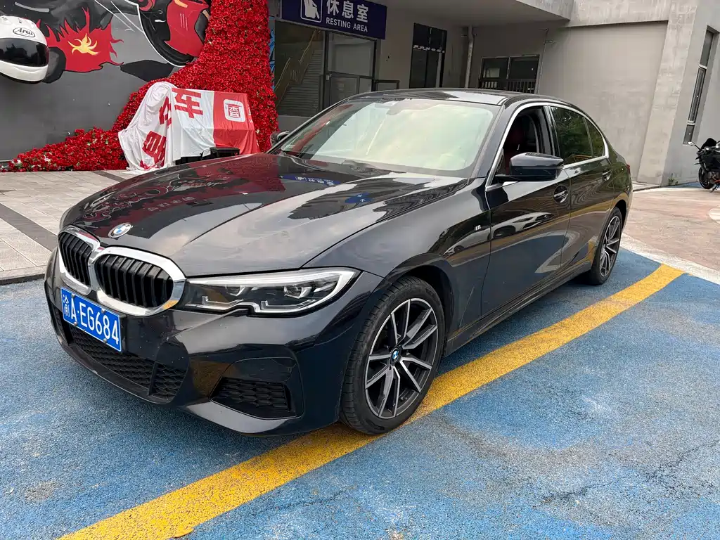 BMW 3 Series 2022 — фото 1