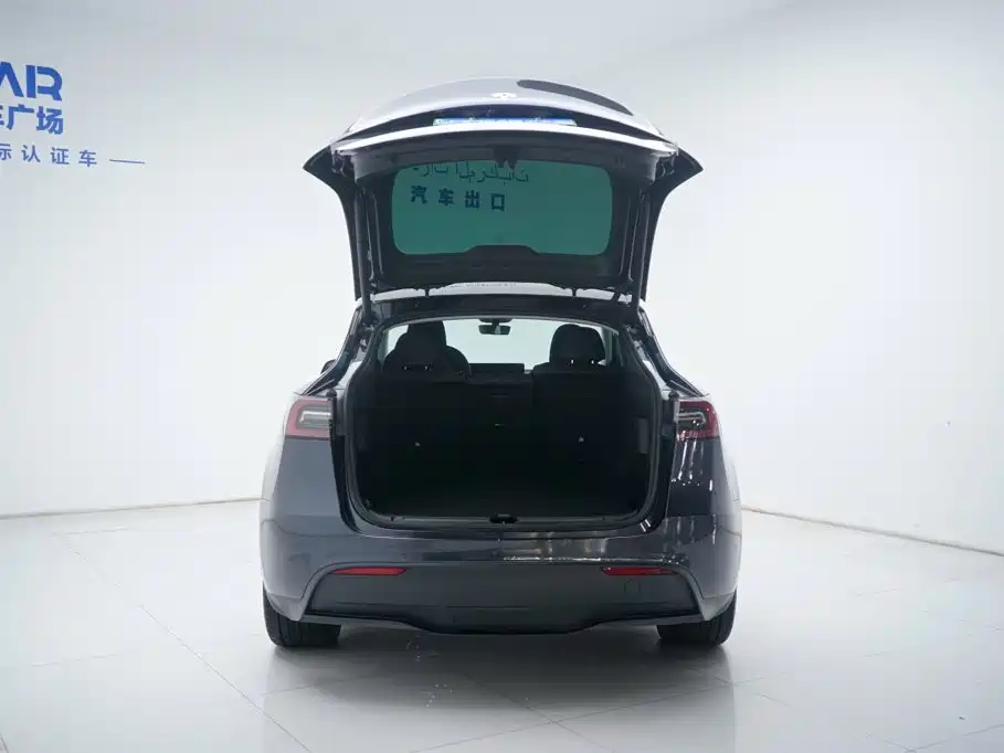 Tesla Model Y 2025 — фото 8