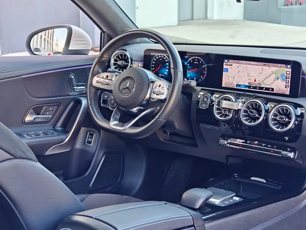 Mercedes-Benz A-Class 2022 — фото 17
