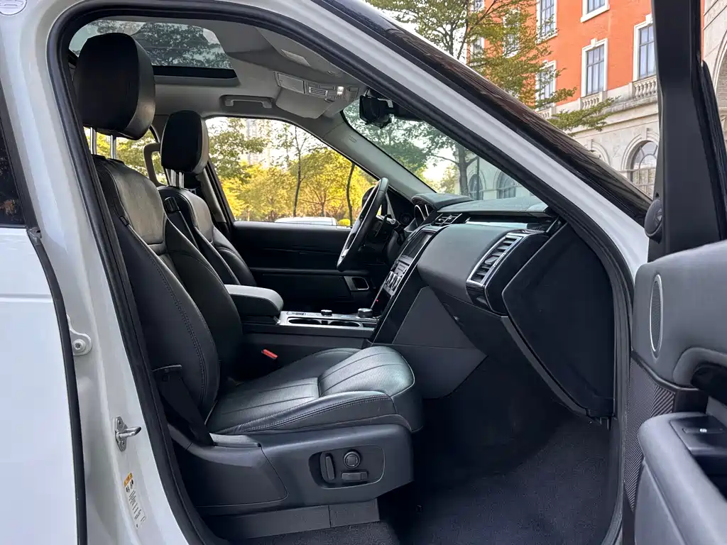 Land Rover Discovery 2019 — фото 13