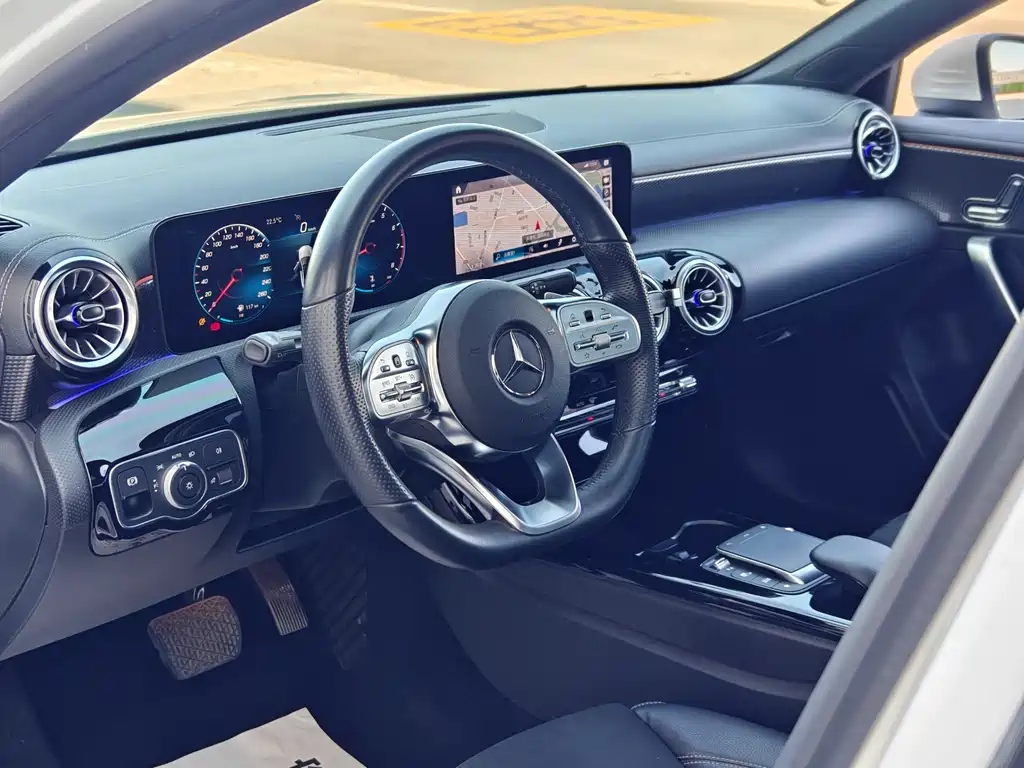 Mercedes-Benz A-Class 2022 — фото 9