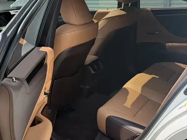 Lexus ES 2019