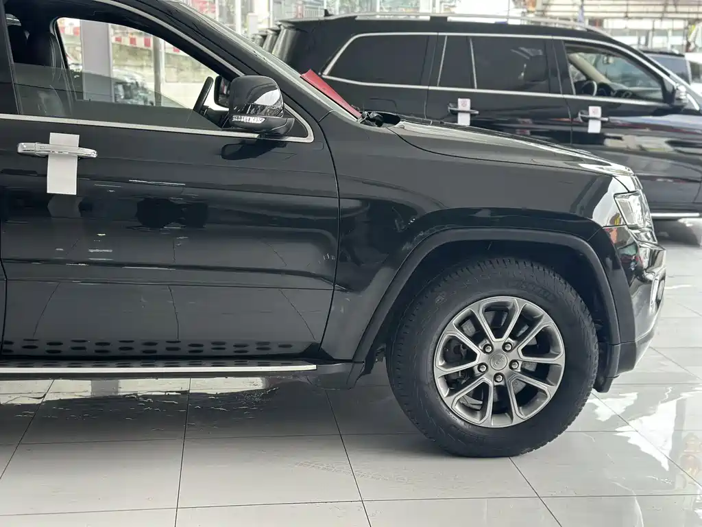 Jeep Grand Cherokee 2015 — фото 19