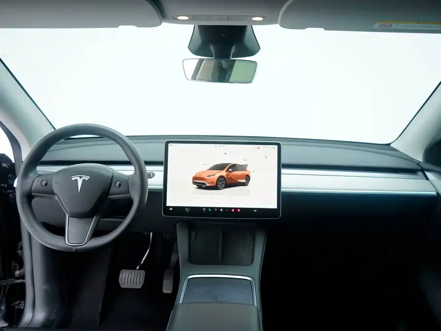Tesla Model Y 2025 — фото 2