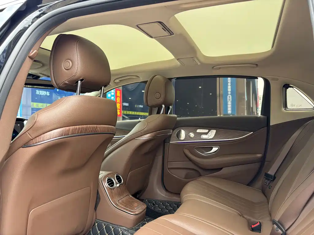 Mercedes-Benz E-Class 2023 — фото 14