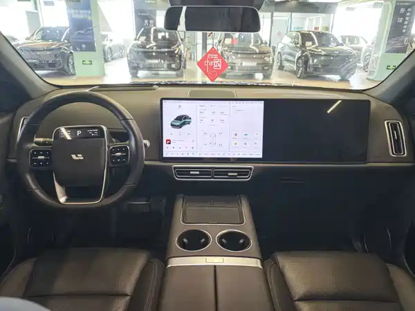 Li Auto L6 2025