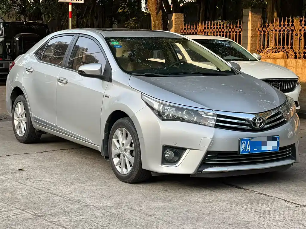 Toyota Corolla 2015 — фото 3