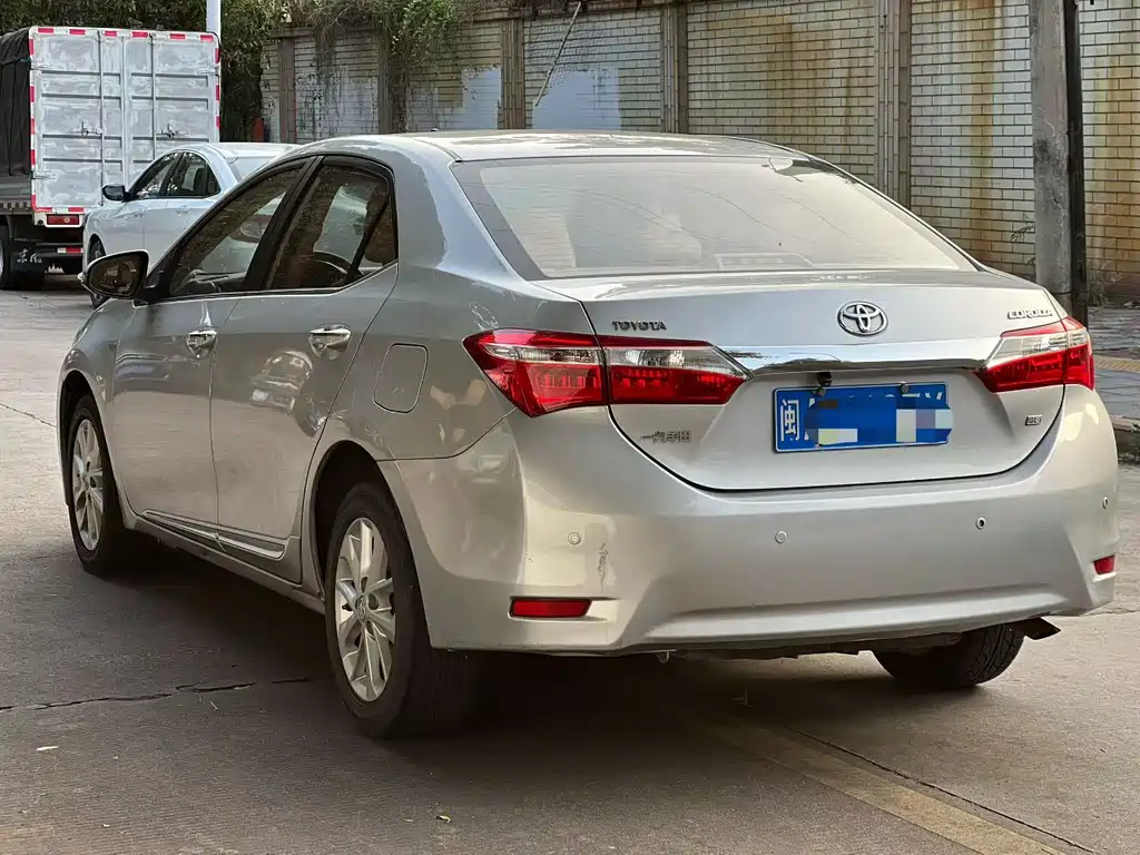 Toyota Corolla 2015 — фото 4
