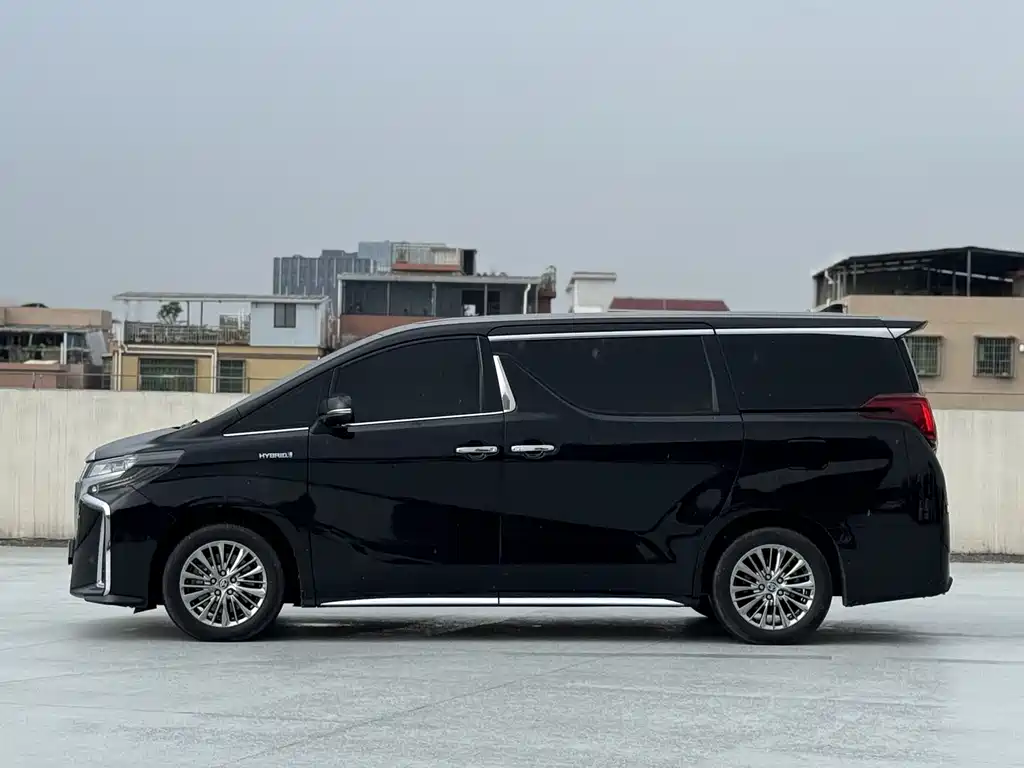 Toyota Alphard 2022 — фото 3