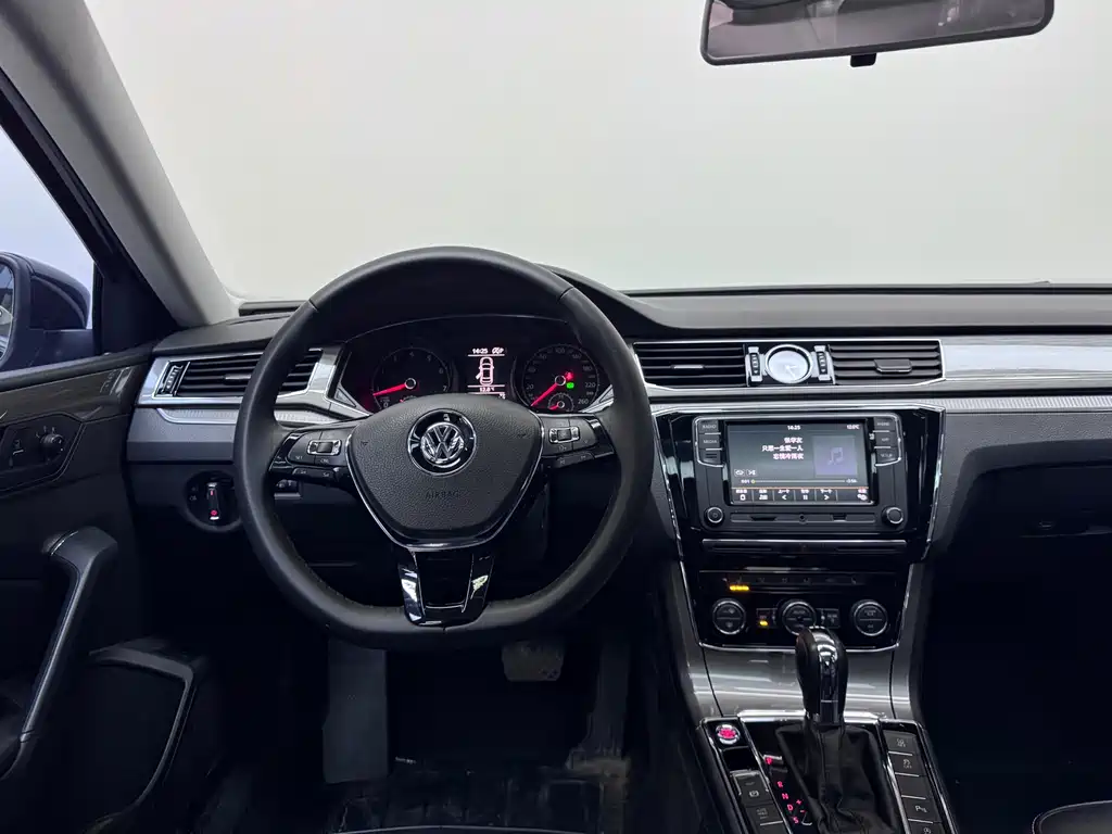 Volkswagen Passat 2019 — фото 8