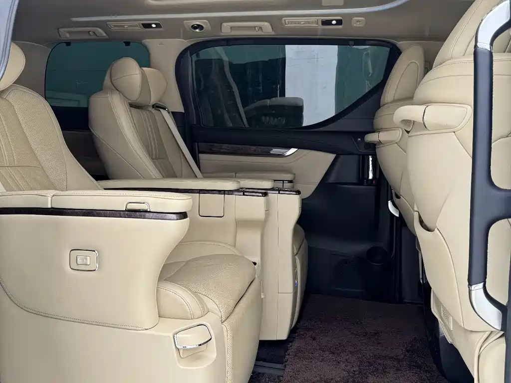 Toyota Alphard 2022 — фото 9
