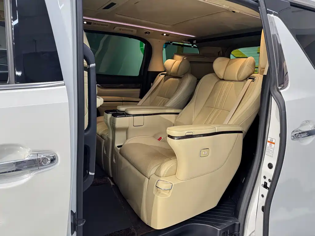 Toyota Alphard 2020 — фото 17