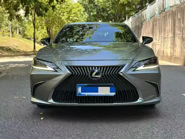 Lexus ES 2021