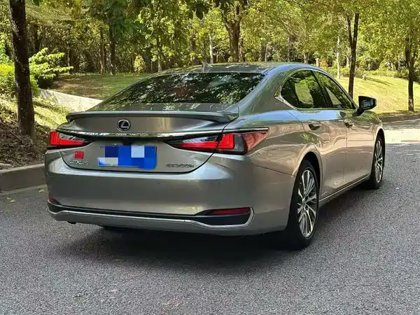 Lexus ES 2021