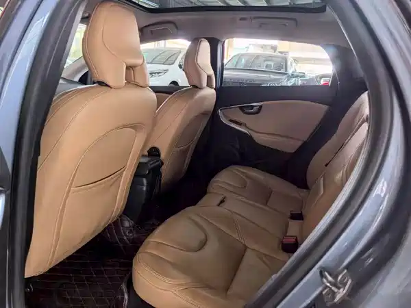 Volvo V40 2017