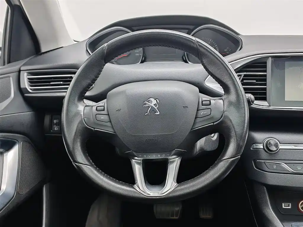 Peugeot 308S 2016 — фото 11