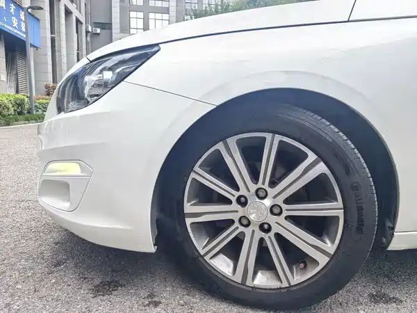 Peugeot 408 2015