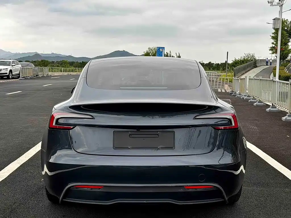Tesla Model 3 2024 — фото 10