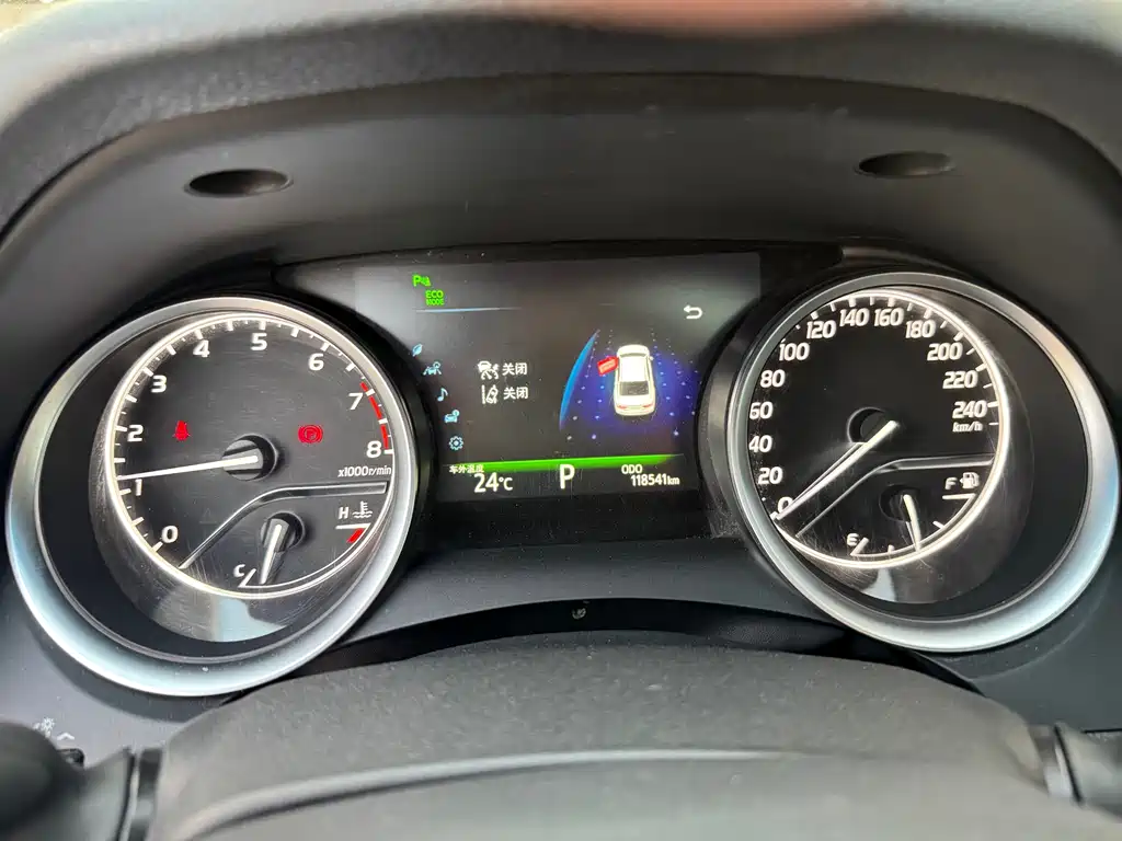 Toyota Camry 2018 — фото 14