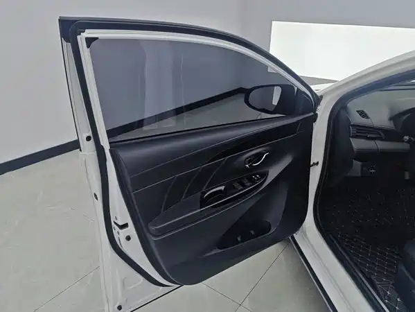 Toyota Yaris L 2020