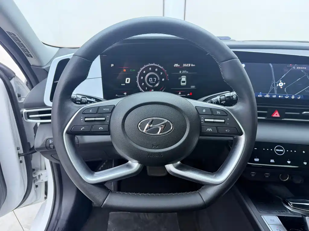Hyundai Elantra 2022 — фото 11