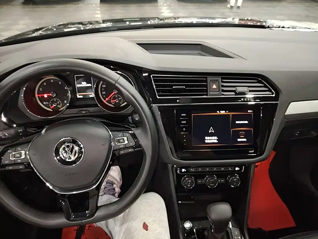 Volkswagen Tiguan L 2020 — фото 10