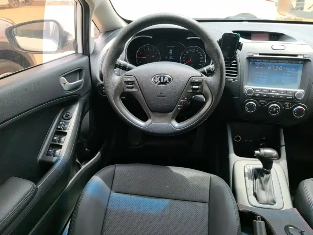 Kia K3 2015 — фото 11