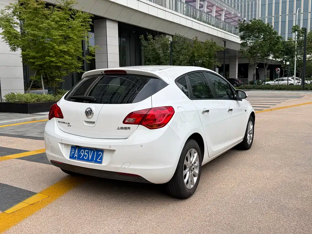 Buick Excelle 2012 — фото 10