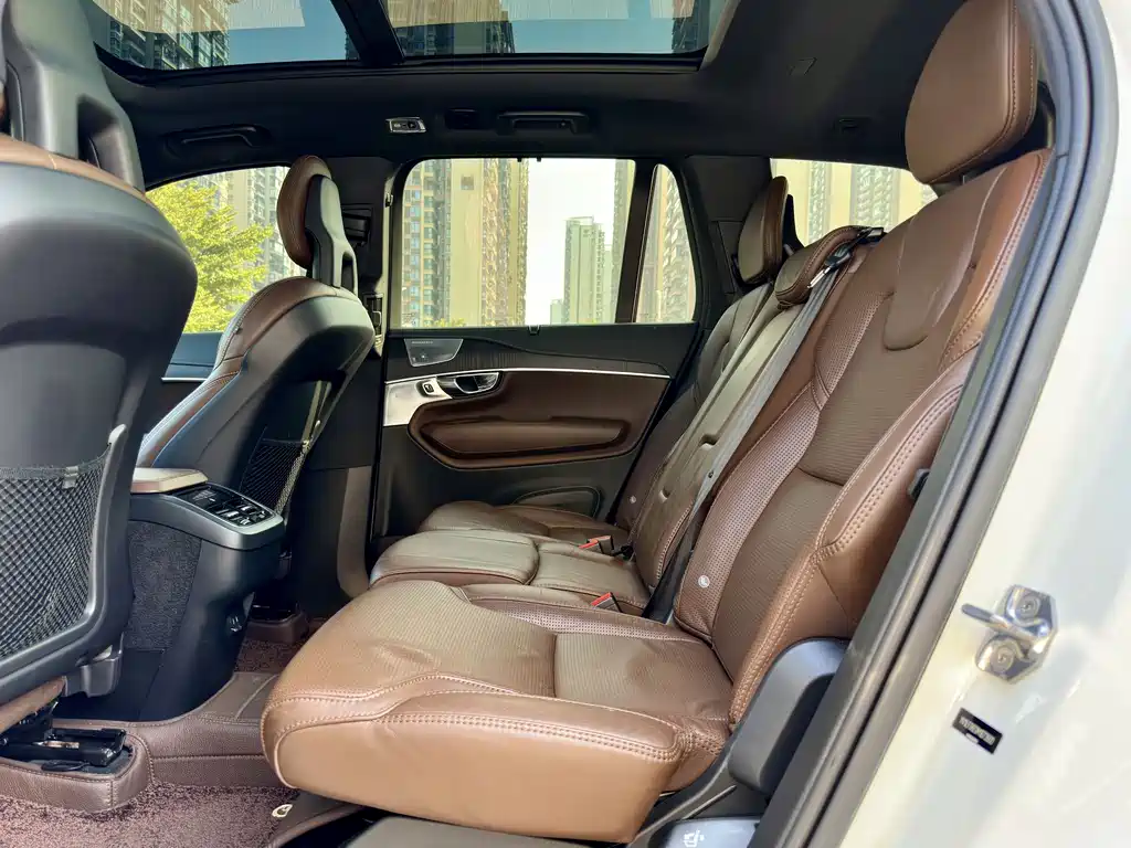 Volvo XC90 2020 — фото 12