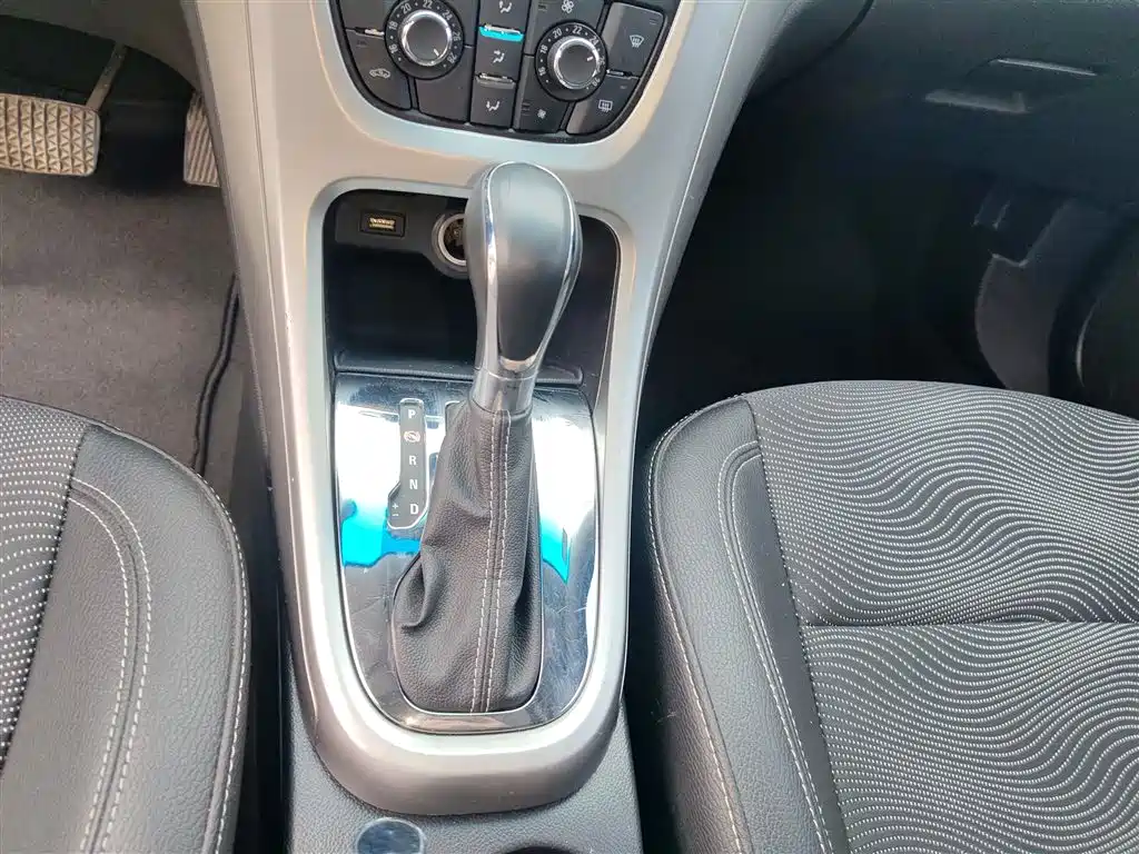 Buick Excelle 2015 — фото 10