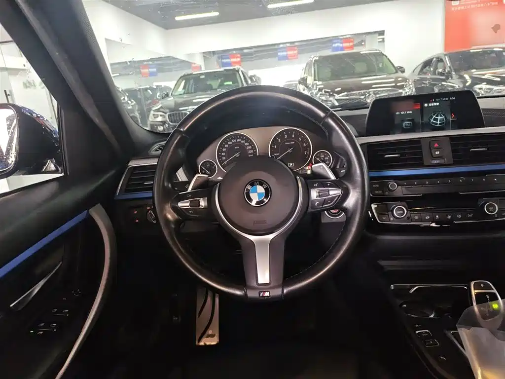 BMW 3 Series 2018 — фото 11