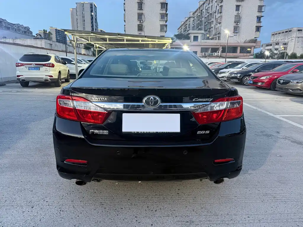 Toyota Camry 2012 — фото 10