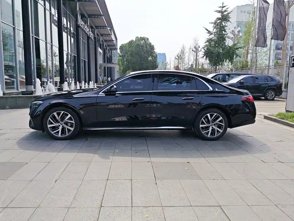 Mercedes-Benz E-Class 2024