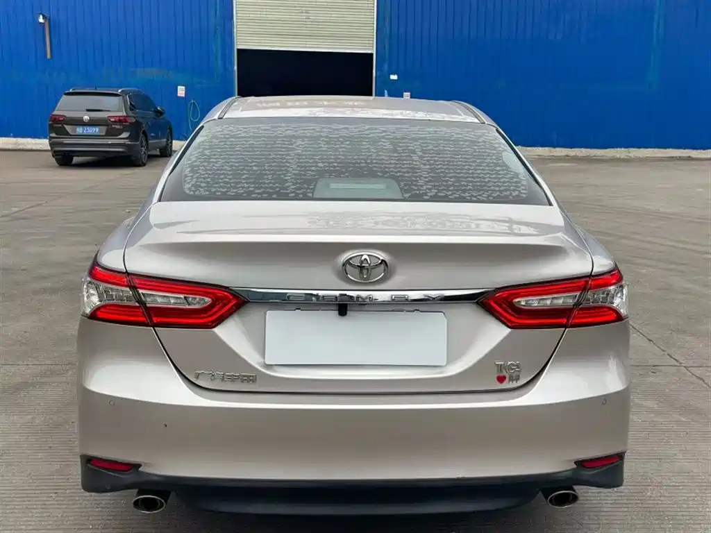 Toyota Camry 2019 — фото 6